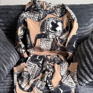 NWOT Jordan Graphic Hoodie and Joggers Set in Black and Tan